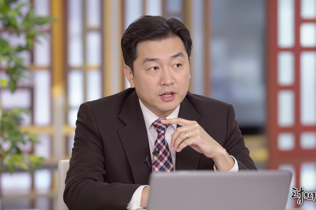 911吃瓜网 - 某知名主持人被曝收受巨额礼品，内部人士提供详细账单